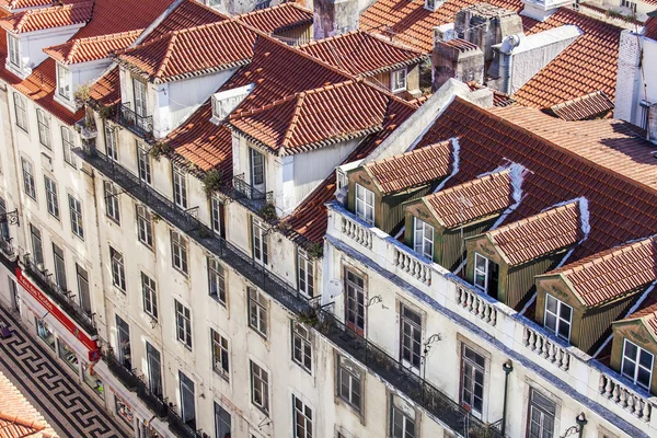 LISBON, PORTUGAL, on June 15, 2017. Summer day. The sun lights a panorama of the city and red roofs of downtown — Stock Photo, Image