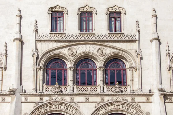 Lizbon, Portekiz, üzerinde 22 Haziran 2017. Usta heykel dekor bir cephe bir Rossio en eski tren istasyonları Süsle 