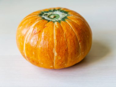   Taze turuncu bir masada kabak