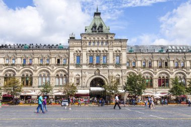  Moskova, Rusya, üzerinde 31 Temmuz 2017. Tarihsel Dükkanı sakız Kızıl Meydan, bilinen Alışveriş Merkezi, Moskova'nın simgelerinden birini mimari kompleksinin bir parçasıdır. 