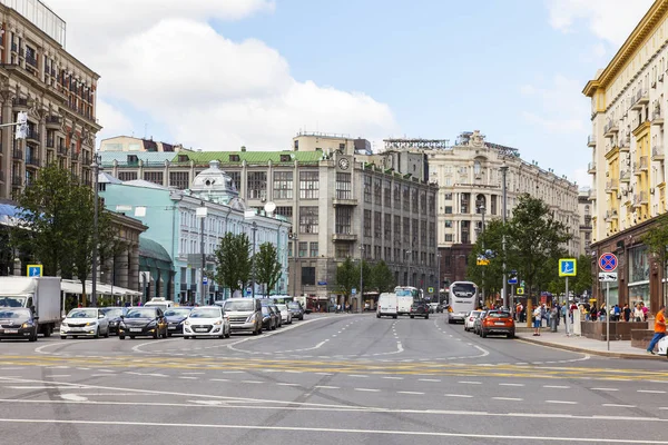 Moskova, Rusya, üzerinde 31 Temmuz 2017. Tverskaya Street, şehrin ana otomobil devam