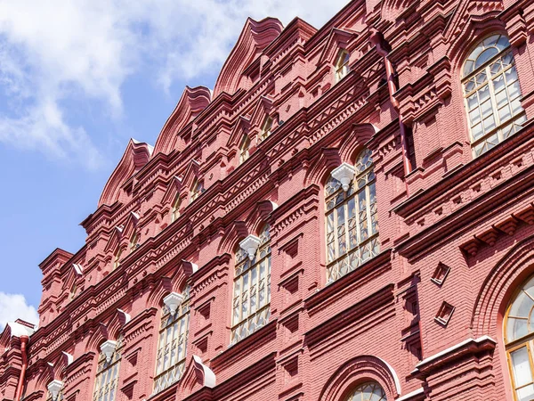Moskova, Rusya, üzerinde 31 Temmuz 2017. Bir cephe bina devlet Tarih Müzesi ve onun kendine özgü dekor bilir