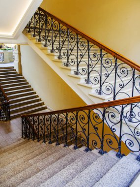 Moskova, Rusya, üzerinde 31 Temmuz 2017. Güzel Ajur bir korkuluk merdiven tarihsel dükkanda bilinen alışveriş merkezi olan sakız Süsle 