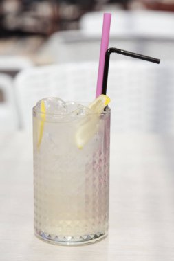 Ev yapımı limonata terleme kristal cam