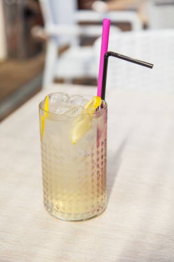 Ev yapımı limonata terleme kristal cam