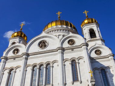 Moskova, Rusya, üzerinde 10 Ağustos 2017. Parlak bir cephe kurtarıcı İsa Katedrali mimari detaylar bilir