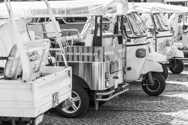 Lissabon, Portugal, op 22 juni 2017. Rat-tat blijven op de straat in het centrum van stad — Stockfoto