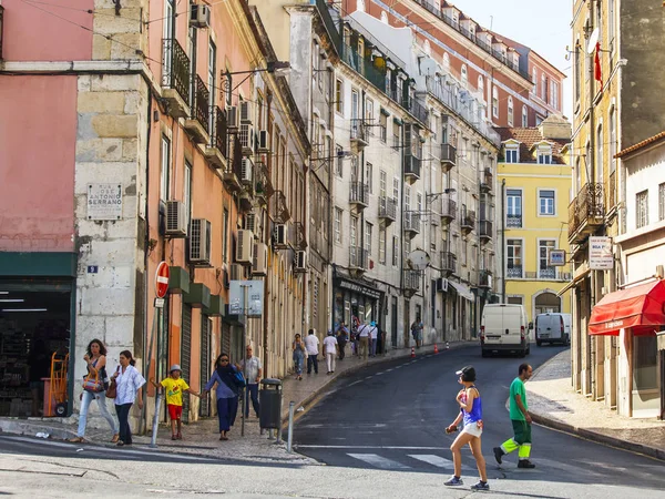 Lisboa, Portugal, ciudad, Europa, europeo, portugués, recorrido, urbano, europeo, turista, turismo, vista, calle, edificio, fachada, decoración, típico, hermoso, turismo, ambiente urbano, arquitectura, estilo, histórico, skyline, arquitectónico compl — Foto de Stock