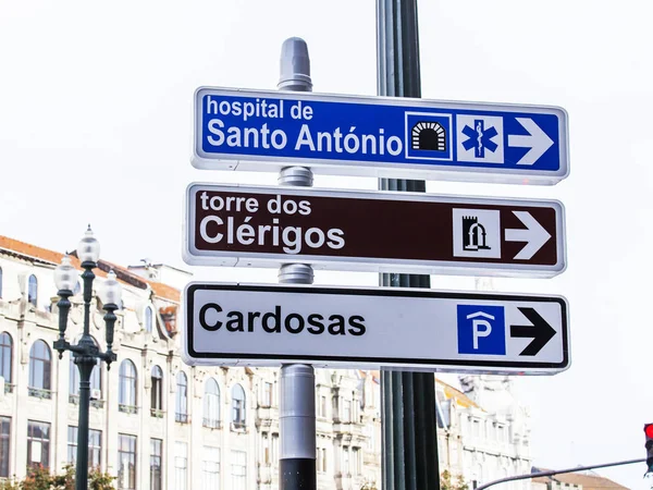 PORTO, PORTUGAL, on June 22, 2017. Elements of city navigation show the direction to sights in downtown — Stock Photo, Image