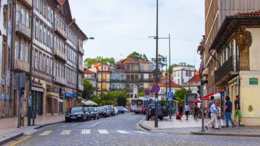 Porto, Portekiz, üzerinde 17 Haziran 2017. Tarihi binalar çekici otantik manzarası sokak şehir merkezinde olun.. 