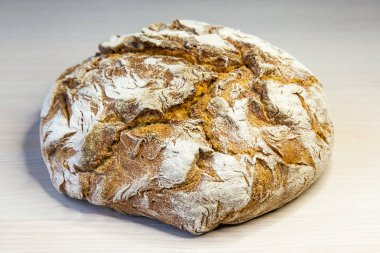  Bir tabloda lezzetli çavdar ekmeği