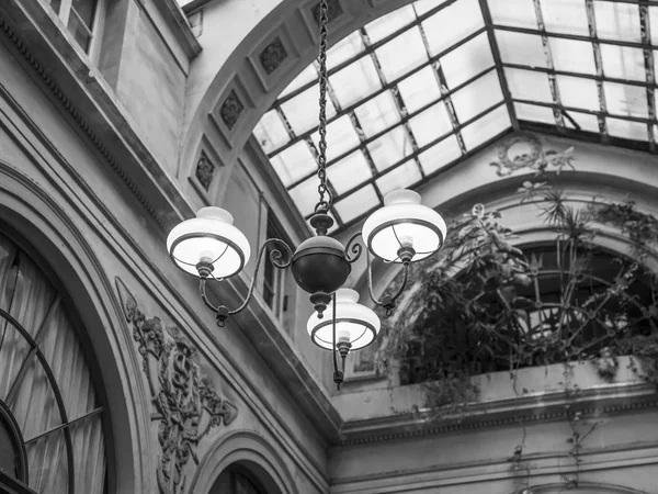 Париж Франция Октября 2017 Года Прозрачная Стеклянная Крыша Закрывает Традиционный — стоковое фото