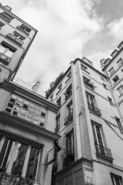 Paris, Fransa, üzerinde 27 Ekim 2017. Şehir sokak ve tipik mimari detaylar şehir merkezinde evlerin bilir. Bina cephe parçası, 