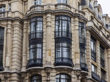 Paris, Fransa, üzerinde 27 Ekim 2017. Şehir sokak ve tipik mimari detaylar şehir merkezinde evlerin bilir. Bina cephe parçası