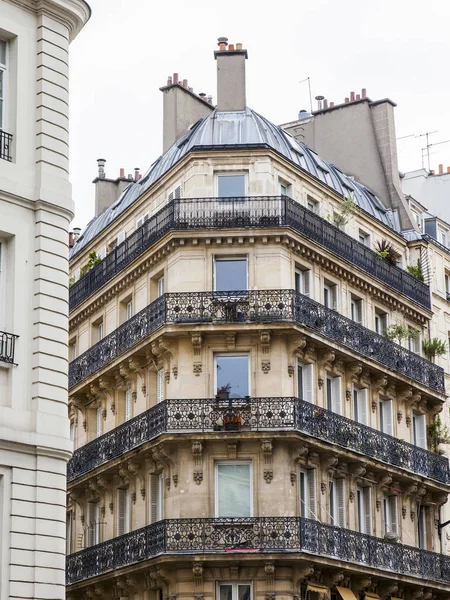 Paříž Francie Října 2017 Slunce Svítí Město Ulice Typické Architektonické — Stock fotografie