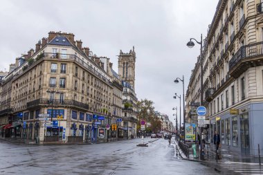 Paris, Fransa, üzerinde 27 Ekim 2017. Sonbahar şehir manzarası. Çekici bir mimari kompleks şık güzel evler yapmak. 
