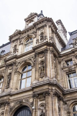   Paris, Fransa, 29 Ekim 2017. Zengin mimari dekorasyon şehir Belediye Binası Süsle