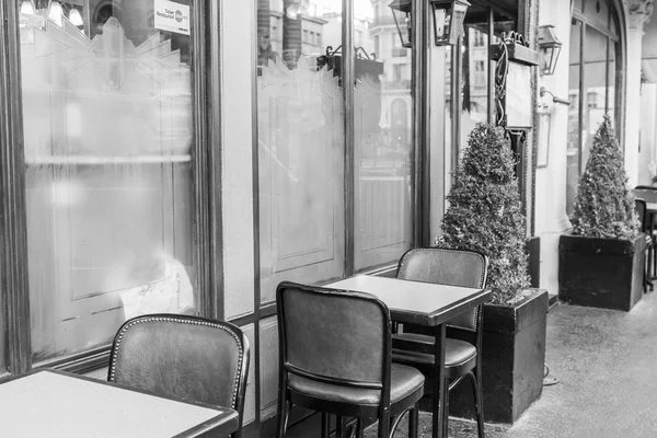 Paryż Francja Dniu Października 2017 Kawiarnię Mało Tabel Ulicy Oczekuje — Zdjęcie stockowe