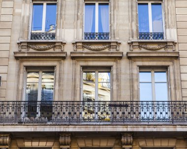 Paris, Fransa, üzerinde 27 Ekim 2017. Şehir sokak ve tipik mimari detaylar şehir merkezinde evlerin bilir. Bina cephe parçası,