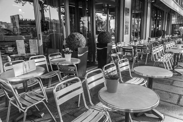 Parijs Frankrijk Oktober 2017 Het Aantrekkelijke Café Met Weinig Tabellen — Stockfoto