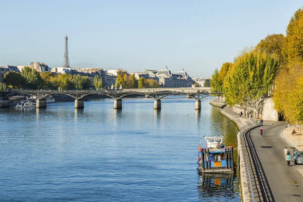 Parijs Frankrijk Oktober 2017 Herfst Stad Landschap Zon Brandt Rivier — Stockfoto