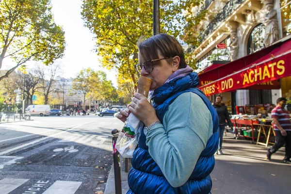 Paris Francia Octubre 2017 Paisaje Otoño Ciudad Joven Atractiva Calle —  Fotos de Stock