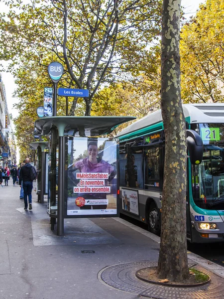 Paris Frankrike Oktober 2017 Bussen Har Stannat Stadens Gata Nära — Stockfoto