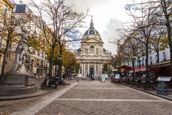 フランス 2017 秋の風景 なって黄色い木絵フレーム ソルボンヌ大学周辺 — ストック写真