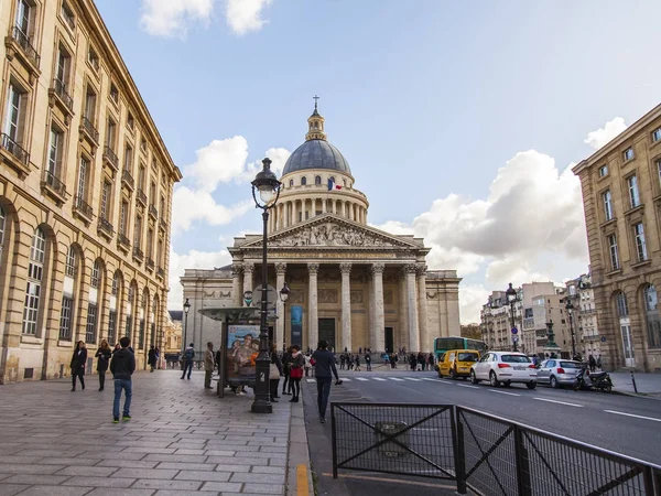 Fußgänger Gehen Auf Die Schöne Stadtstraße Bau Des Pantheons Der — Stockfoto