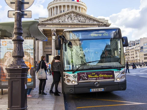 Paříž Francie Října 2017 Autobus Zastavil Ulici Blízkosti Zastávky Městské — Stock fotografie
