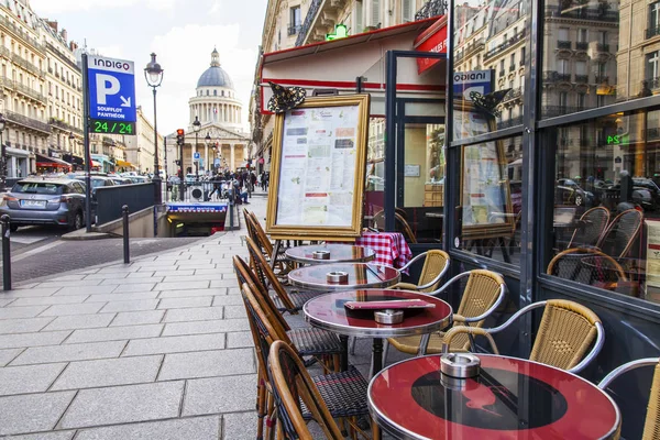 Paris Frankreich Oktober 2017 Leere Kleine Tische Eines Gastfreundlichen Attraktiven — Stockfoto