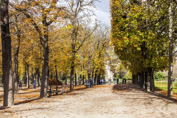 Paris Frankreich Oktober 2017 Herbstliche Stadtlandschaft Menschen Gehen Und Erholen — Stockfoto
