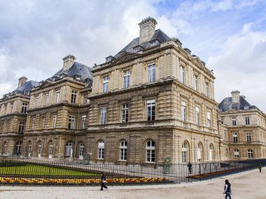 Paris, Fransa, üzerinde 30 Ekim 2017. Sonbahar şehir manzarası. Güzel Sarayı Lüksemburg Parkı mimari bir kompleks merkezidir
