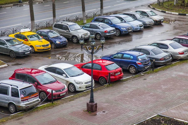 Pushkino Federacja Rosyjska Dniu Listopada 2017 Samochody Stoją Parkingu Jesienny — Zdjęcie stockowe