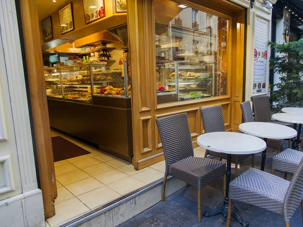 Paris França Outubro 2017 Pequenas Mesas Vazias Café Tradicional Ficam — Fotografia de Stock