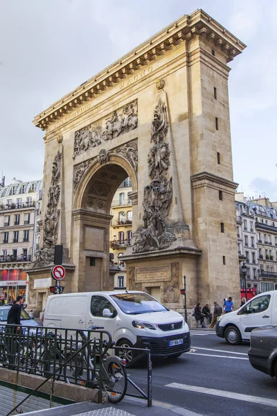 Paris France Octobre 2017 Paysage Urbain Nombreuses Voitures Descendent Rue — Photo