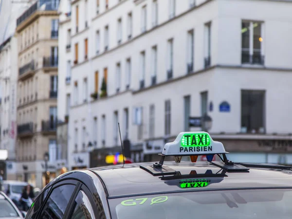 Paříž Francie Října 2017 Auto Taxi Jede Náměstí — Stock fotografie
