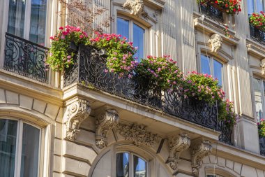 Paris, Fransa, üzerinde 30 Ekim 2017. Şehir sokak ve tipik mimari parçalar şehir merkezinde evlerin bilir. Bina cephe parçası, 