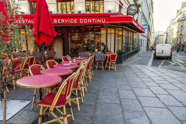 Paris Frankreich Oktober 2017 Leere Kleine Tische Des Traditionellen Cafés — Stockfoto