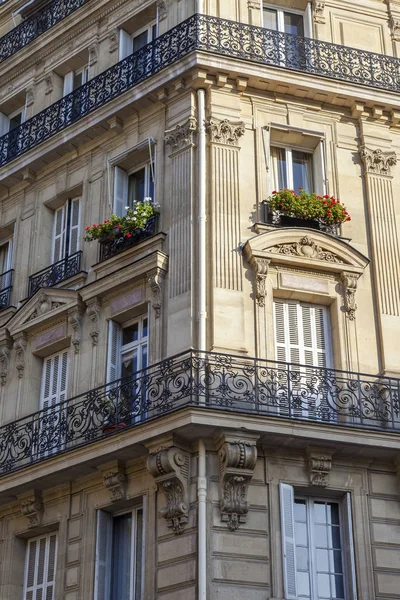 Paříž Francie Října 2017 Slunce Svítí Město Ulice Typické Architektonické — Stock fotografie