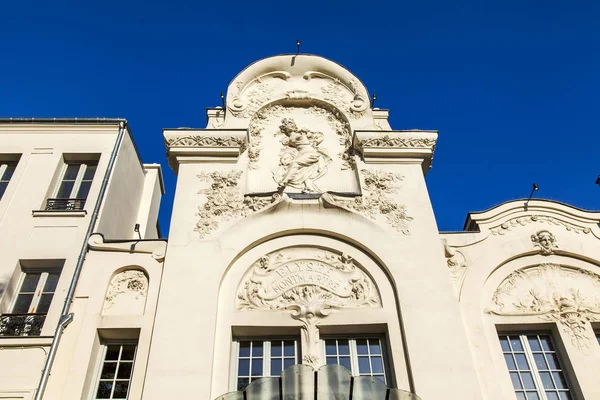 Parijs Frankrijk Oktober 2017 Verfijnde Details Versieren Een Gevel Van — Stockfoto