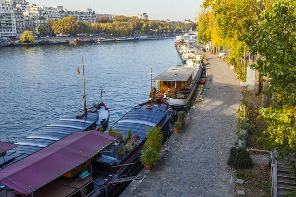 Paris Frankreich Oktober 2017 Herbstliche Stadtlandschaft Die Untergehende Sonne Beleuchtet — Stockfoto