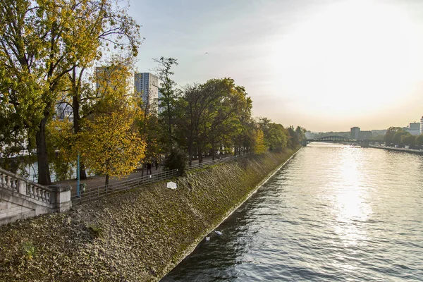 Paris Fransa Üzerinde Ekim 2017 Sonbahar Şehir Manzarası Seine Nehri — Stok fotoğraf