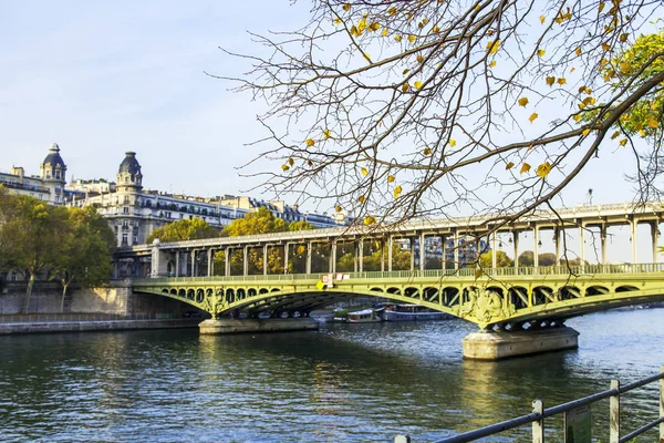 Paris Frankrike Oktober 2017 Höstlandskap Staden Solnedgången Solen Lyser Floden — Stockfoto