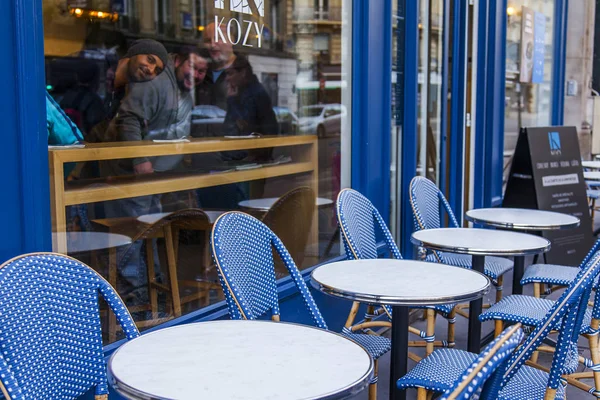 Paris France Octobre 2017 Petites Tables Café Rue Traditionnelle Attendent — Photo
