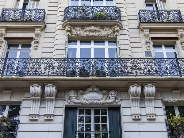 Paris França Outubro 2017 Sol Ilumina Rua Cidade Partes Arquitetônicas — Fotografia de Stock