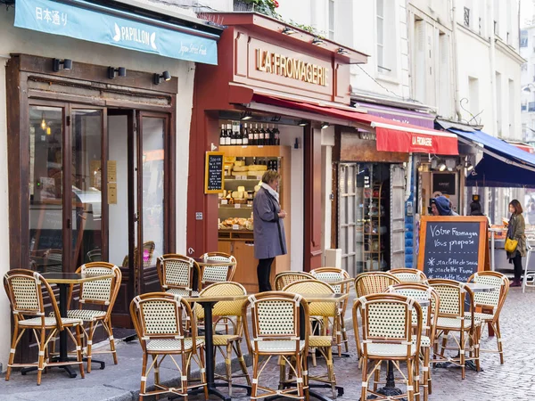 Paris Francia Octubre 2017 Pequeñas Mesas Café Tradicional Calle Esperan — Foto de Stock