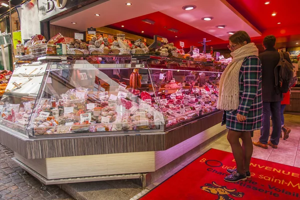 Paris França Novembro 2017 Produtos São Dispostos Uma Vitrine Açougue — Fotografia de Stock