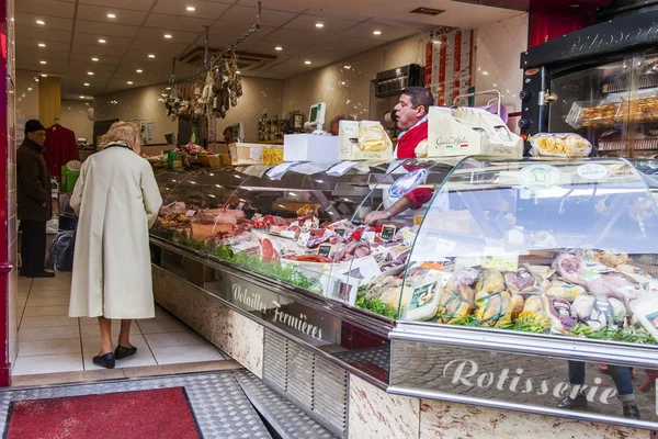 フランス 2017 な伝統的なフランス製品が Muftard 通りにあるショップのショー ウィンドウに並ぶ — ストック写真