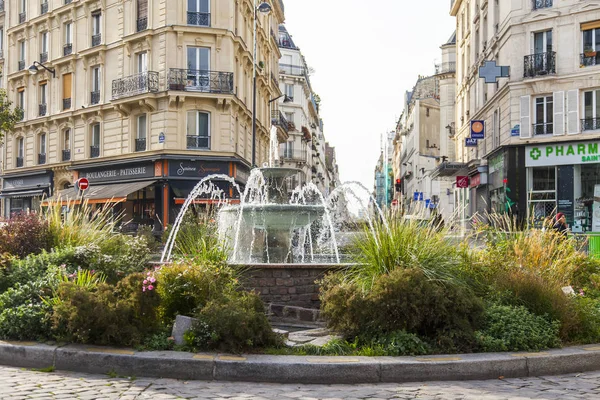 Paris France October 2017 Beautiful Old Fountain Decorates City Square — Stock Photo, Image